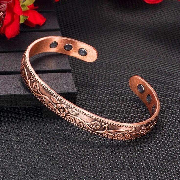 Engraved bracelet with 18k rose gold plating
