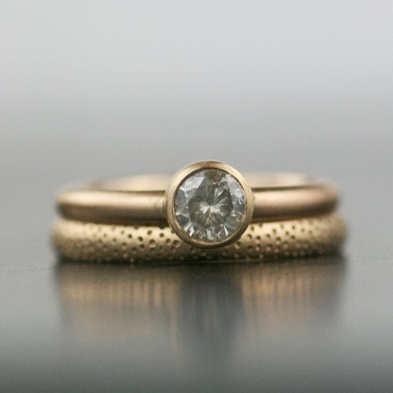 Modern Ring with Inlaid Zirconia and 18k Rose Gold Plating